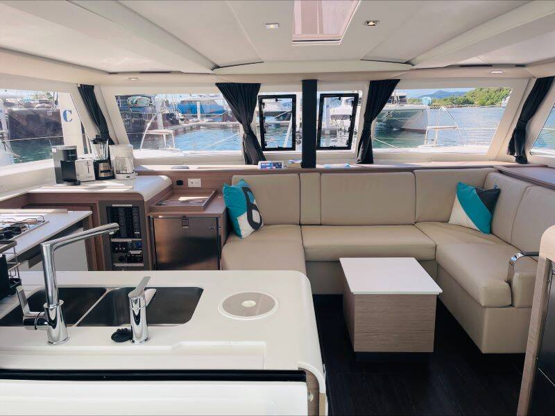 Fountaine Pajot Isla 40 Firefly