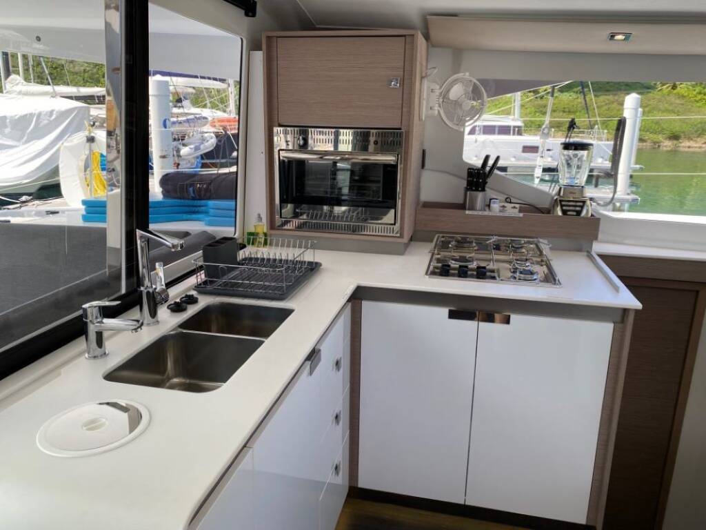 Fountaine Pajot Isla 40 Firefly