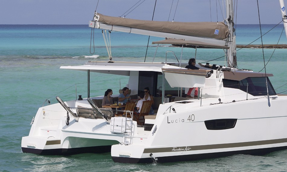 Fountaine Pajot Lucia 40 AKIALOA