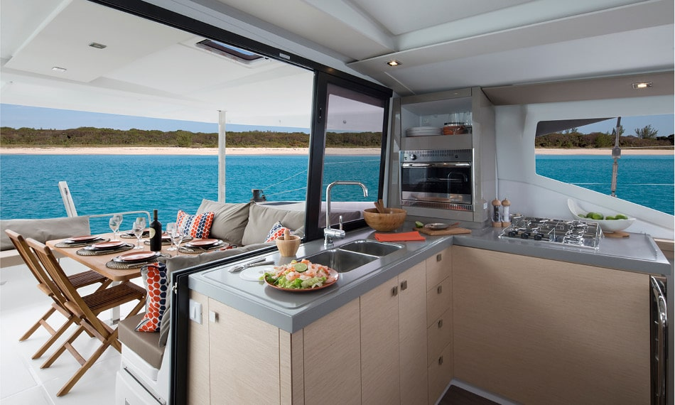 Fountaine Pajot Lucia 40 AKIALOA