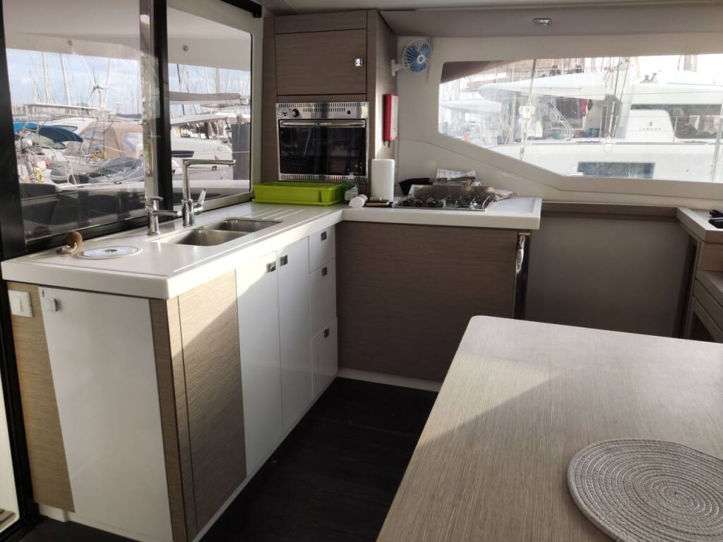 Fountaine Pajot Lucia 40 HARFANG 