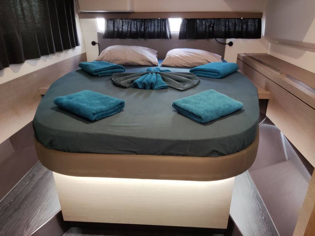 Fountaine Pajot Lucia 40 HARFANG 