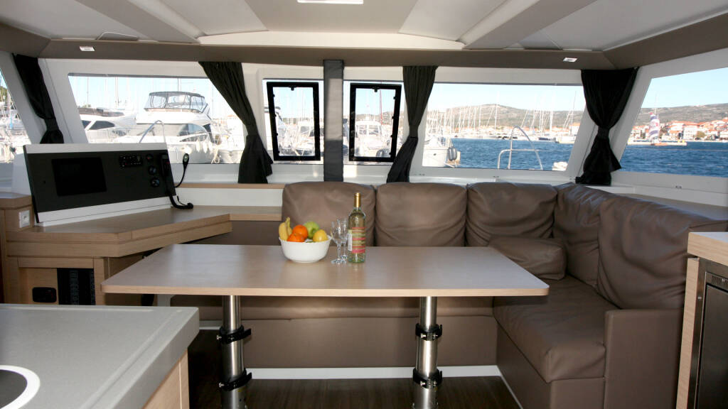 Fountaine Pajot Lucia 40 Leon