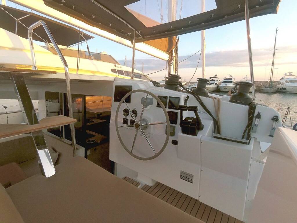 Fountaine Pajot Lucia 40 E-Varka