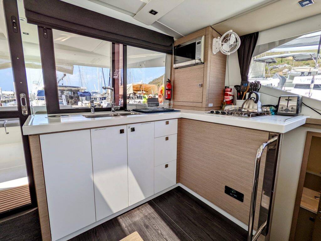 Fountaine Pajot Lucia 40 Infinite Blue