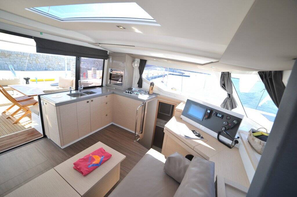 Fountaine Pajot Lucia 40 Caruso