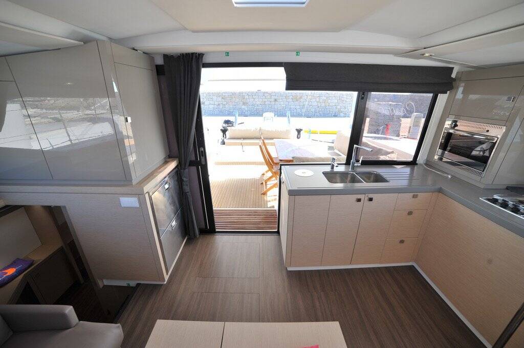 Fountaine Pajot Lucia 40 Caruso