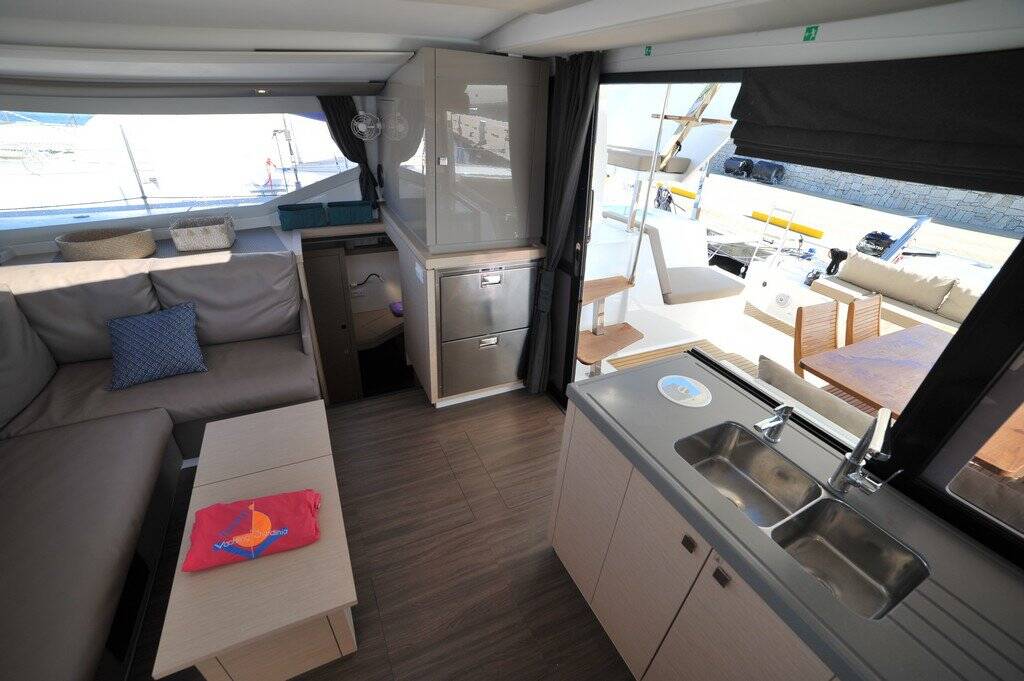 Fountaine Pajot Lucia 40 Caruso