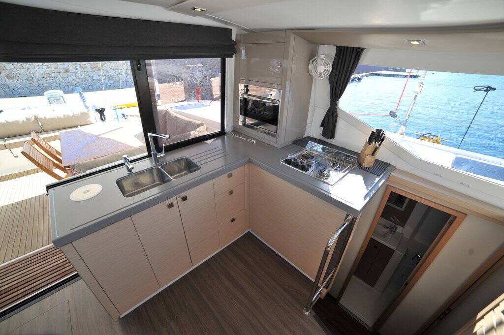 Fountaine Pajot Lucia 40 Caruso