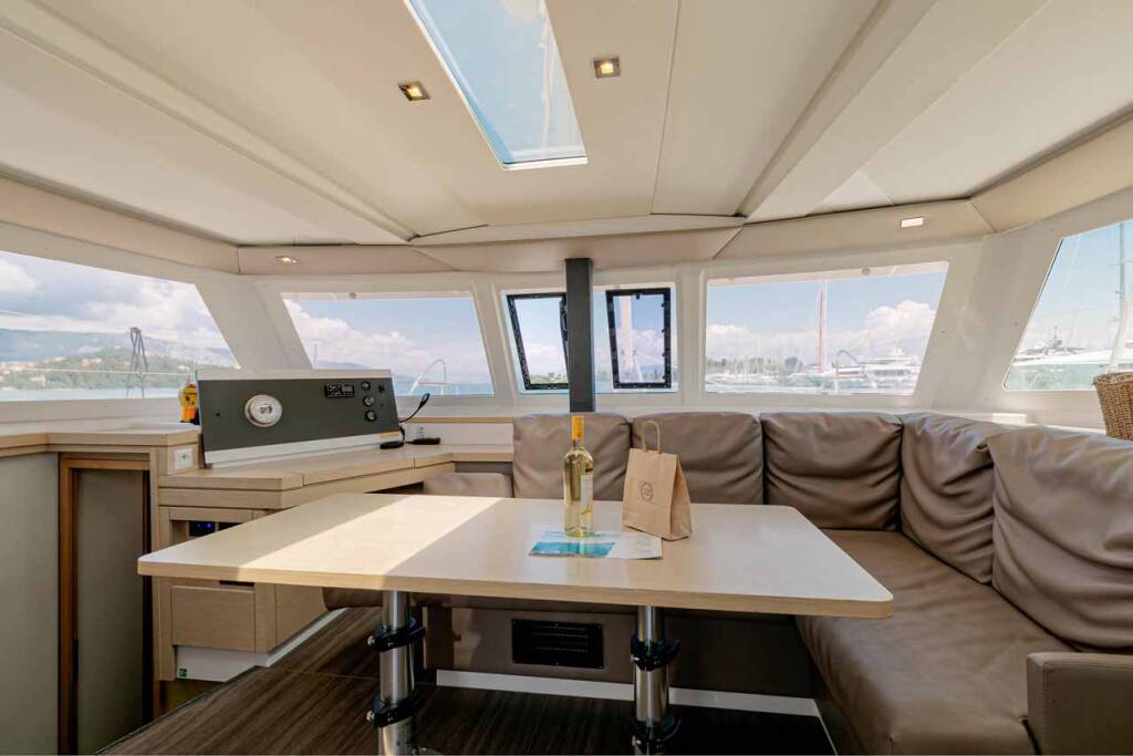 Fountaine Pajot Lucia 40 Servus