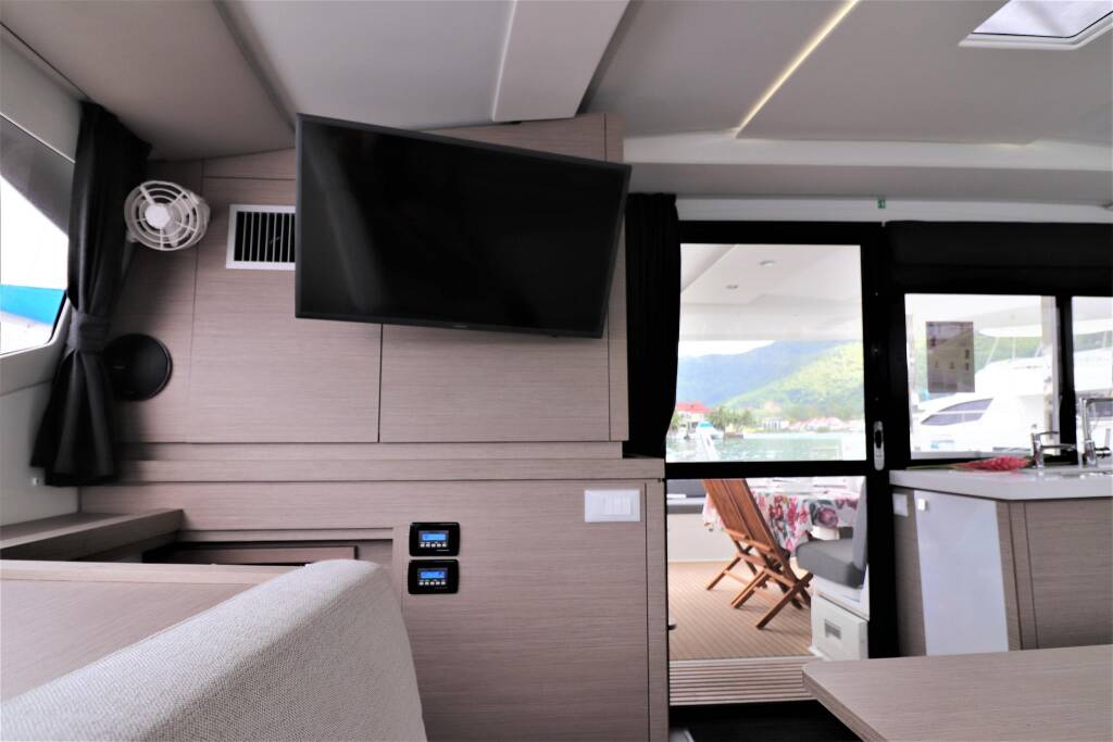 Fountaine Pajot Lucia 40 Lucinda