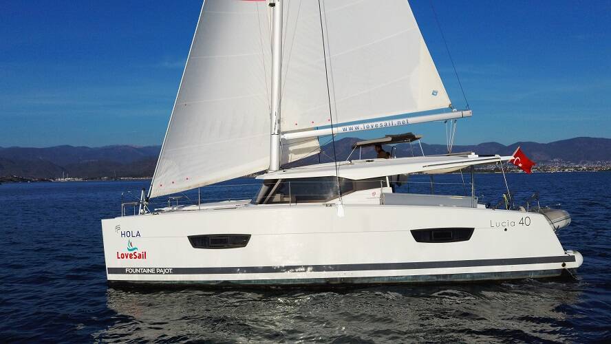 Fountaine Pajot Lucia 40 Hola