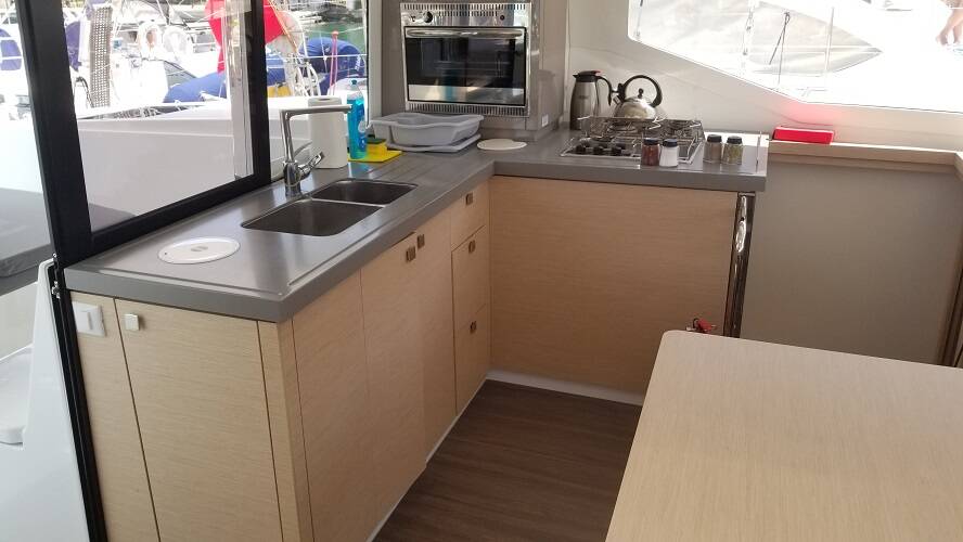 Fountaine Pajot Lucia 40 Hola