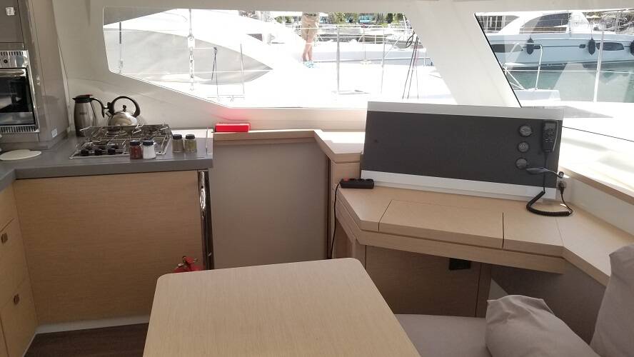 Fountaine Pajot Lucia 40 Hola