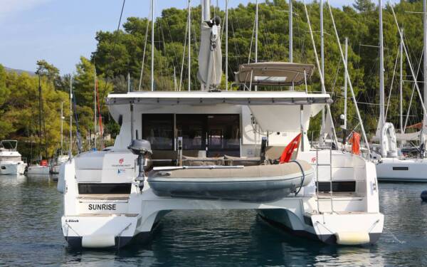 Fountaine Pajot Lucia 40 Sunrise