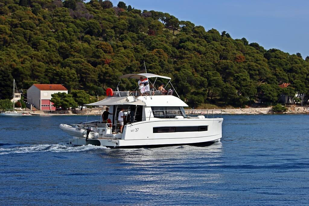 Fountaine Pajot MY 37 Thunderball