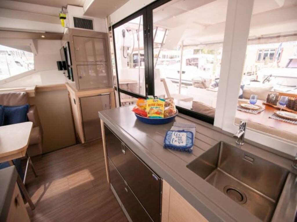 Fountaine Pajot Saona 47 Maestro Dark Star