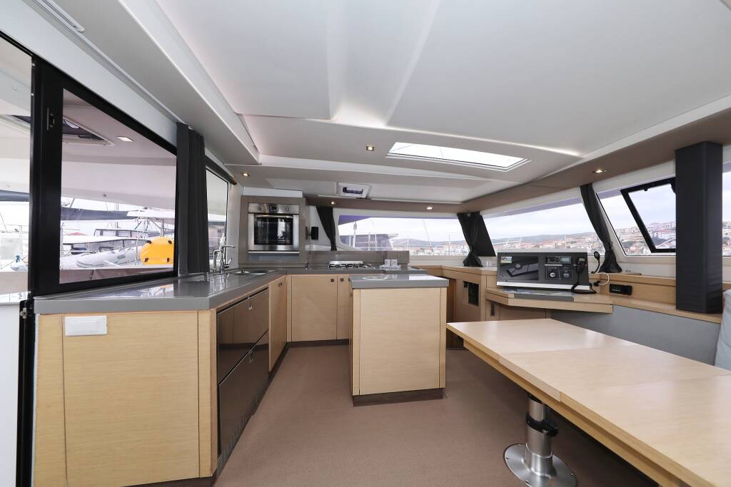 Fountaine Pajot Saona 47 Quintet Martin V