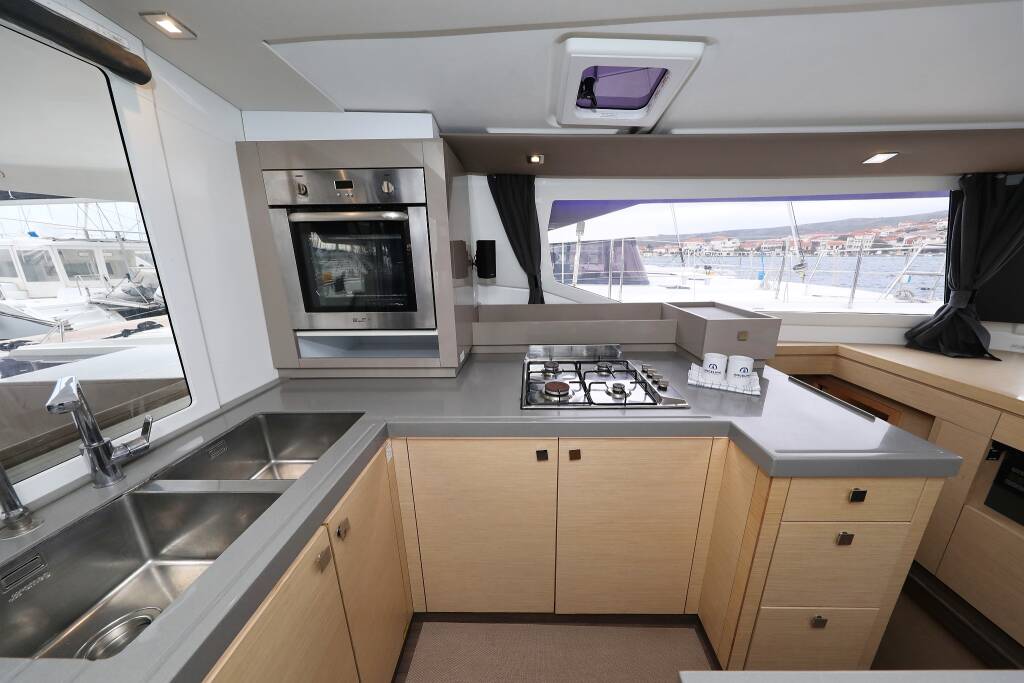 Fountaine Pajot Saona 47 Quintet Martin V