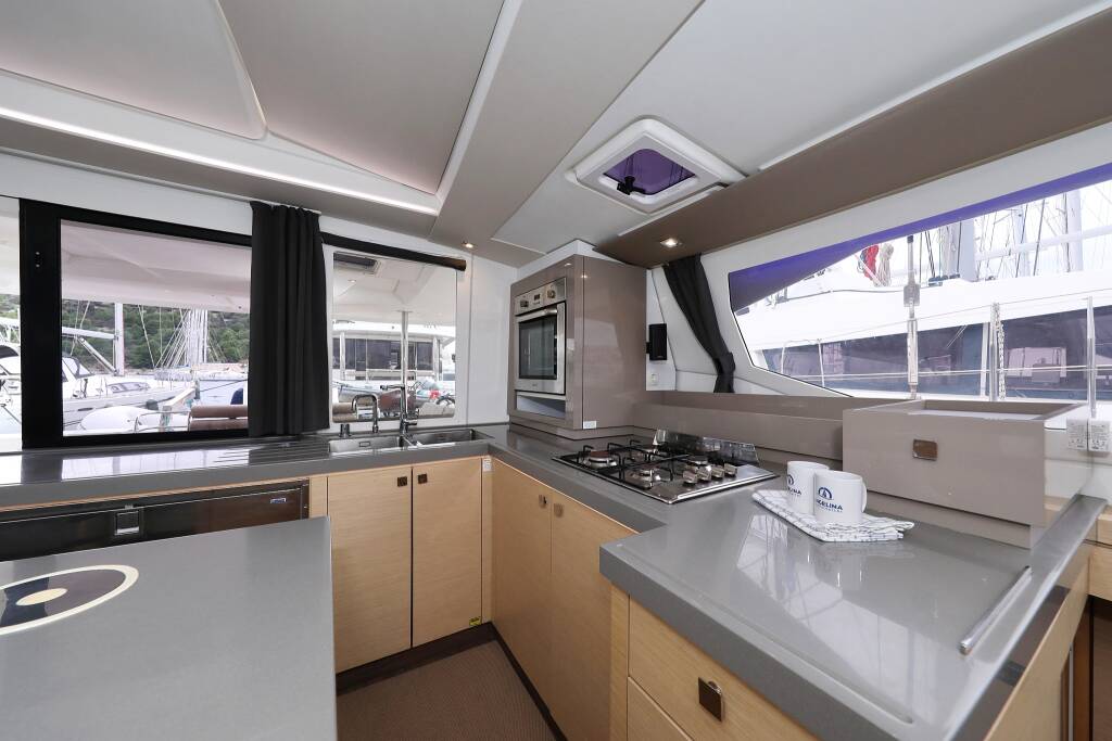 Fountaine Pajot Saona 47 Quintet Martin V