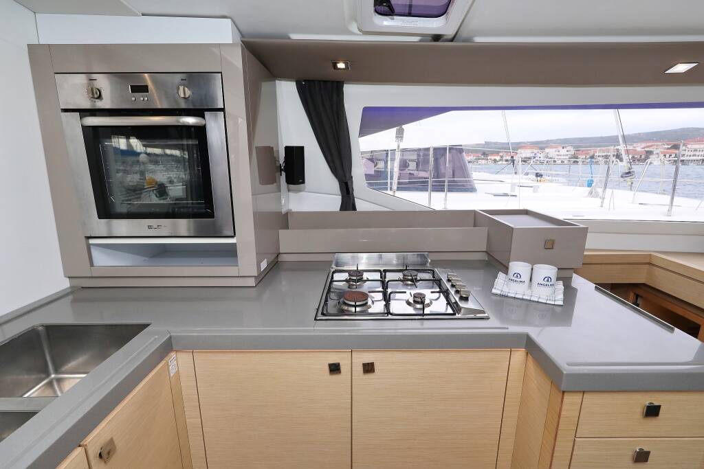 Fountaine Pajot Saona 47 Quintet Martin V