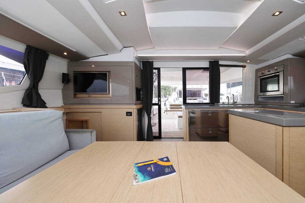 Fountaine Pajot Saona 47 Quintet Martin V