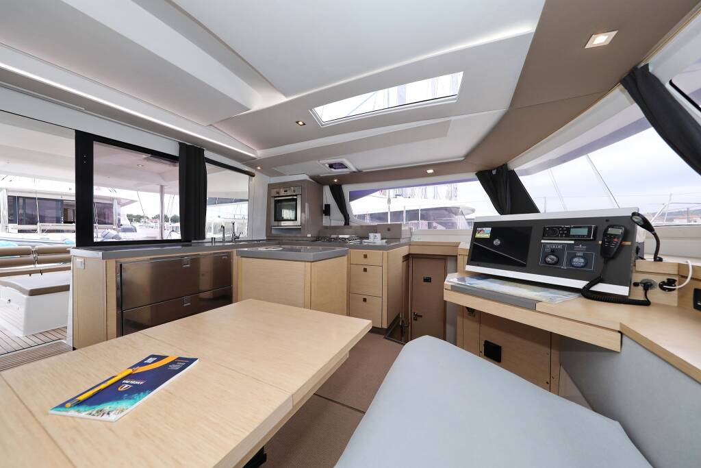 Fountaine Pajot Saona 47 Quintet Martin V