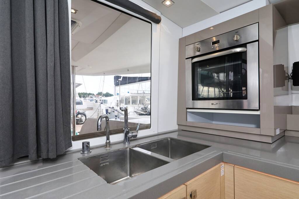 Fountaine Pajot Saona 47 Quintet Martin V