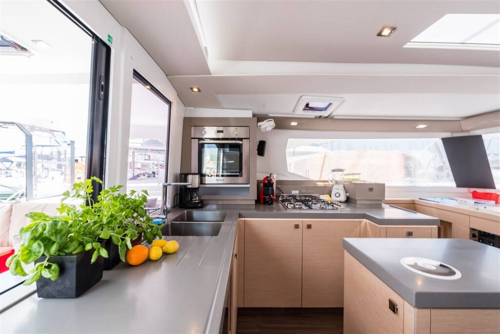 Fountaine Pajot Saona 47 Quintet Sunny Wave