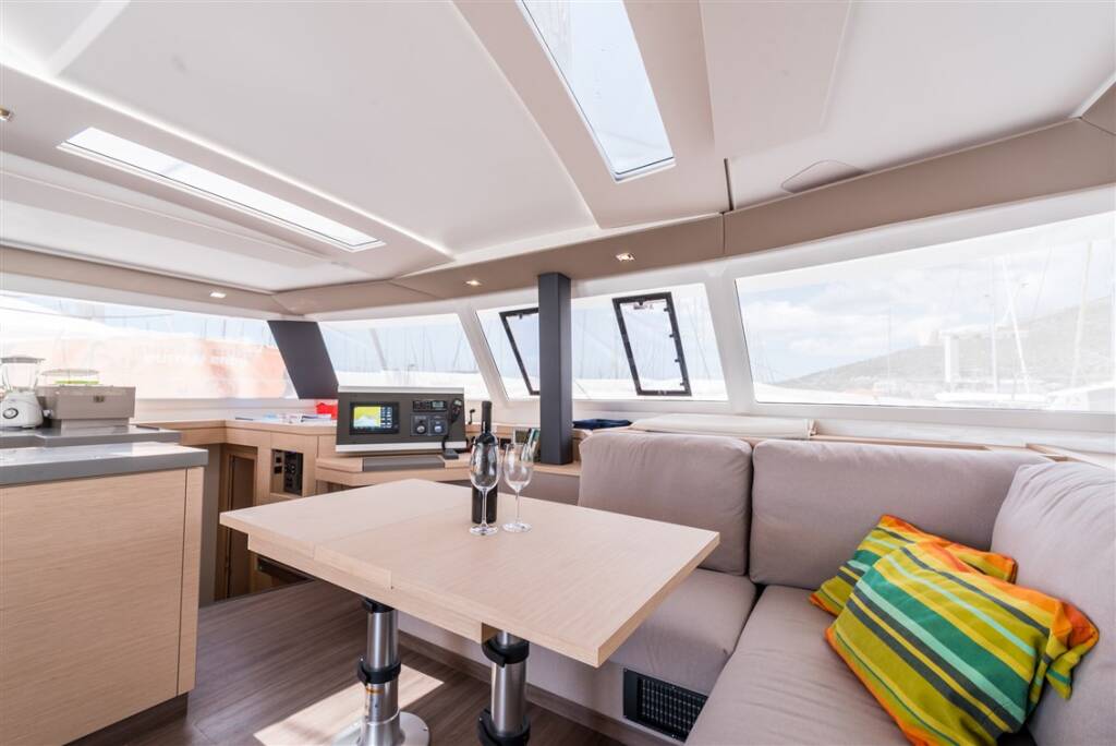 Fountaine Pajot Saona 47 Quintet Sunny Wave