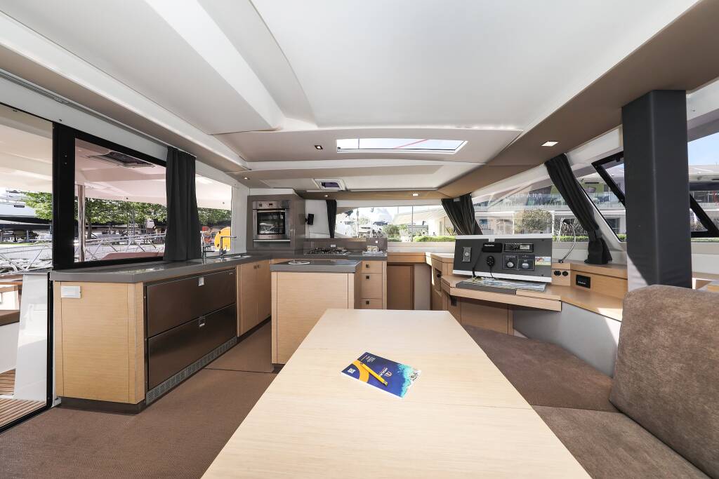 Fountaine Pajot Saona 47 Quintet Tamara V