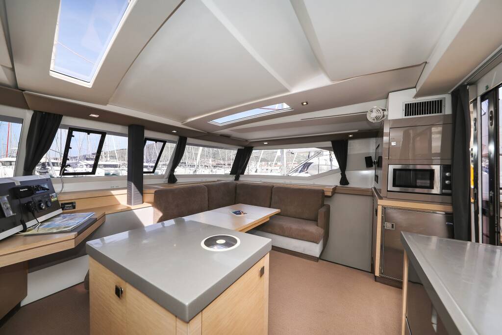 Fountaine Pajot Saona 47 Quintet Tamara V