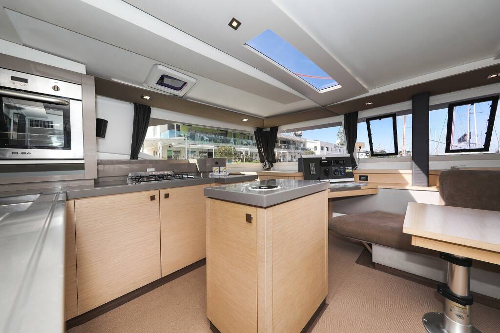 Fountaine Pajot Saona 47 Quintet Tamara V