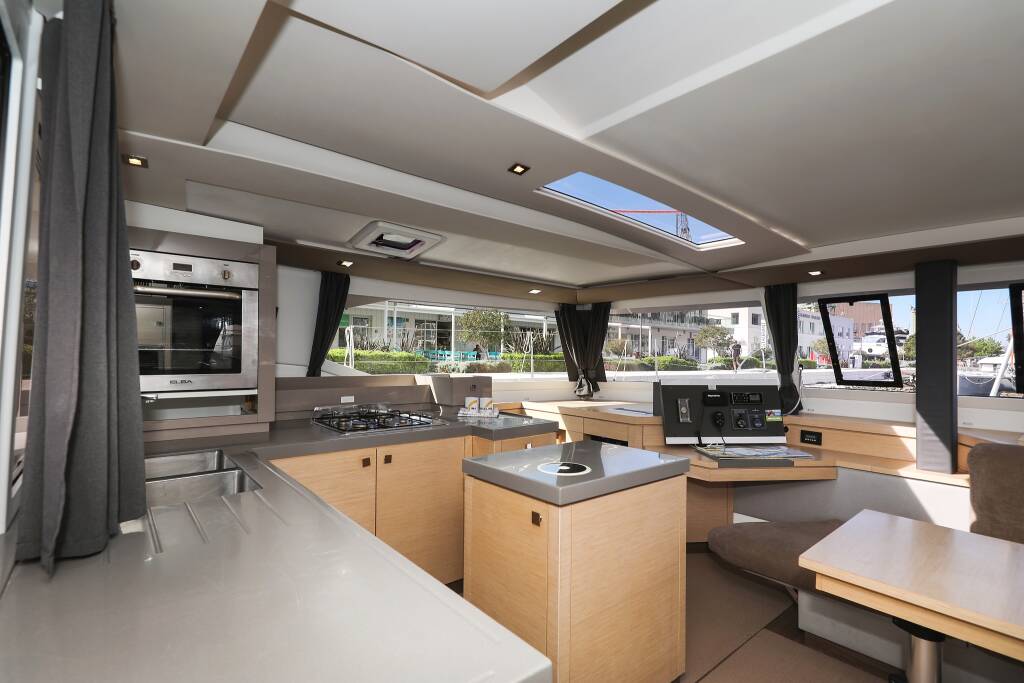 Fountaine Pajot Saona 47 Quintet Tamara V