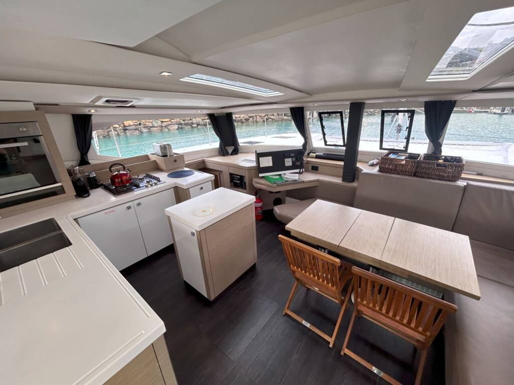 Fountaine Pajot Saona 47 PURRFECT_DB 