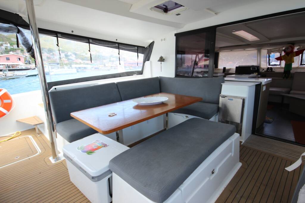 Fountaine Pajot Saona 47 Parrot Ice