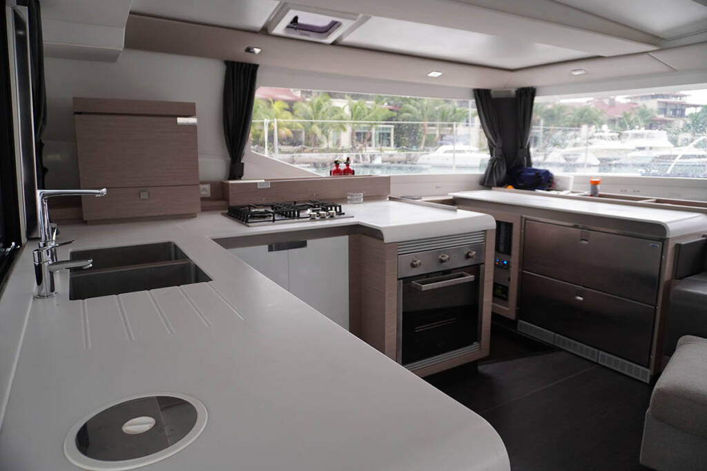 Fountaine Pajot Tanna 47 Positive Energy