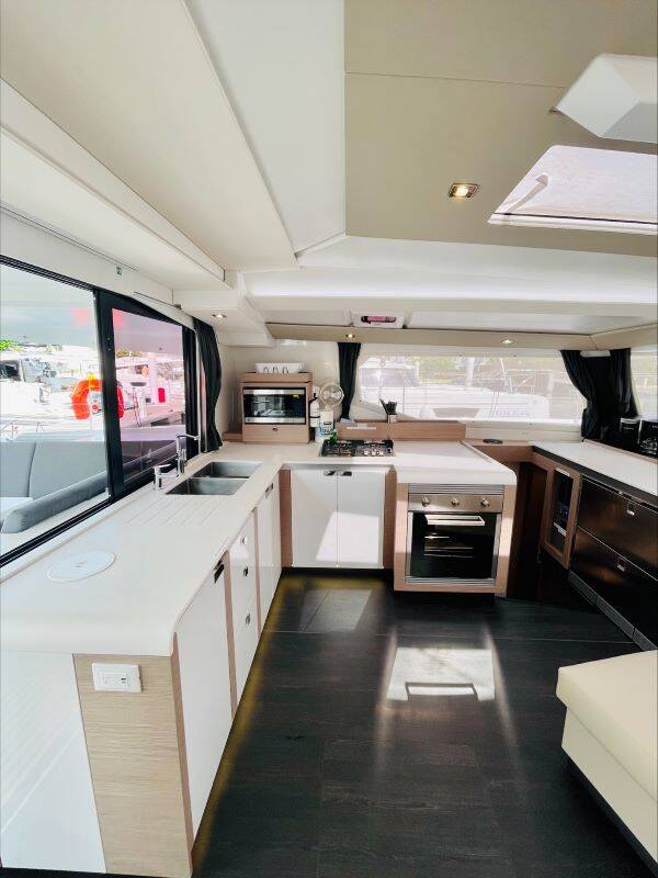 Fountaine Pajot Tanna 47 Runny Babbit