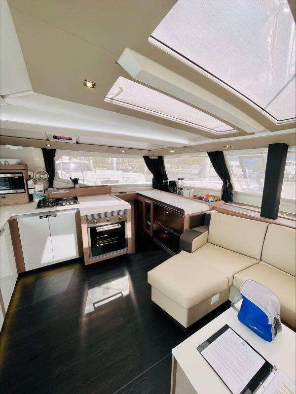 Fountaine Pajot Tanna 47 Runny Babbit