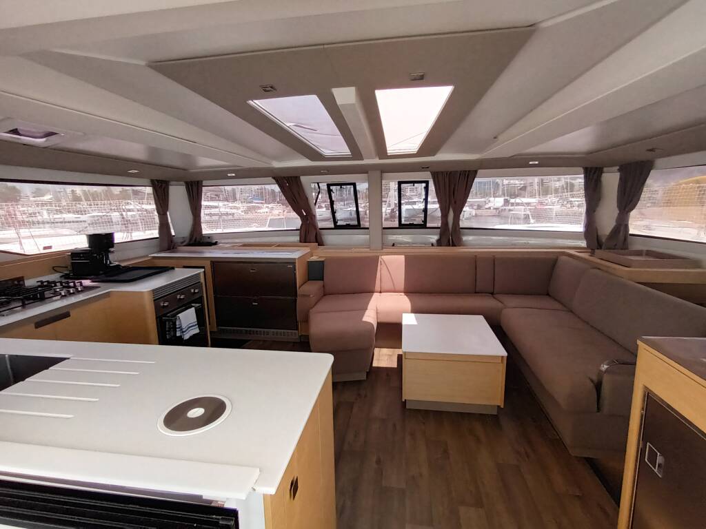 Fountaine Pajot Tanna 47 Eros