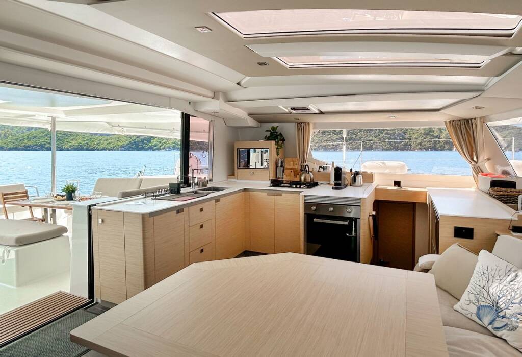 Fountaine Pajot Tanna 47 Angara