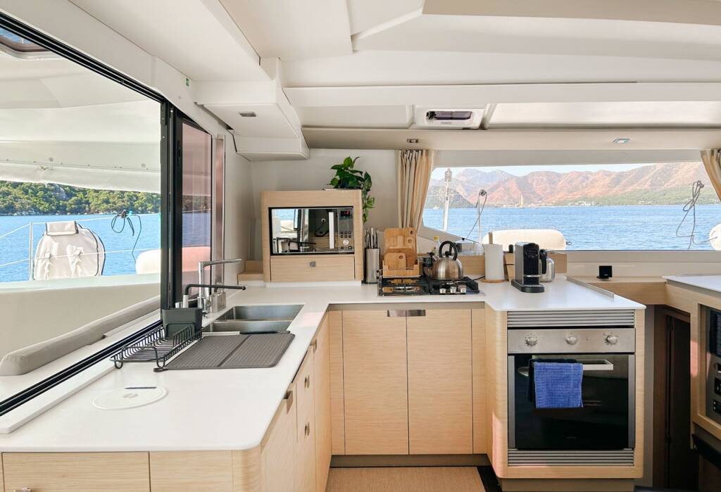 Fountaine Pajot Tanna 47 Angara