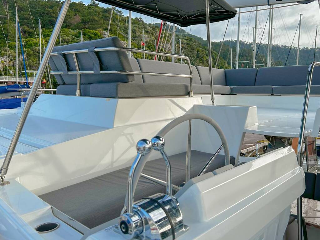 Fountaine Pajot Tanna 47 Smart Way