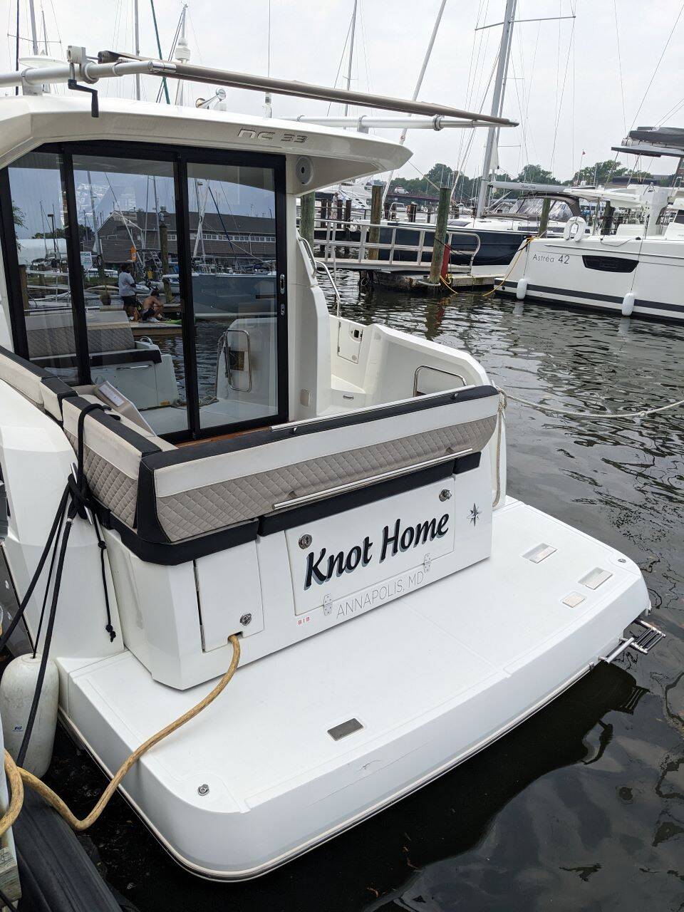 Jeanneau NC 33 Knot Home