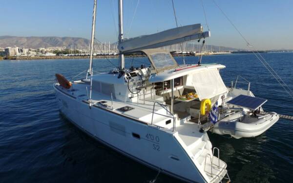 Lagoon 400 S2 Sailing Blue 4