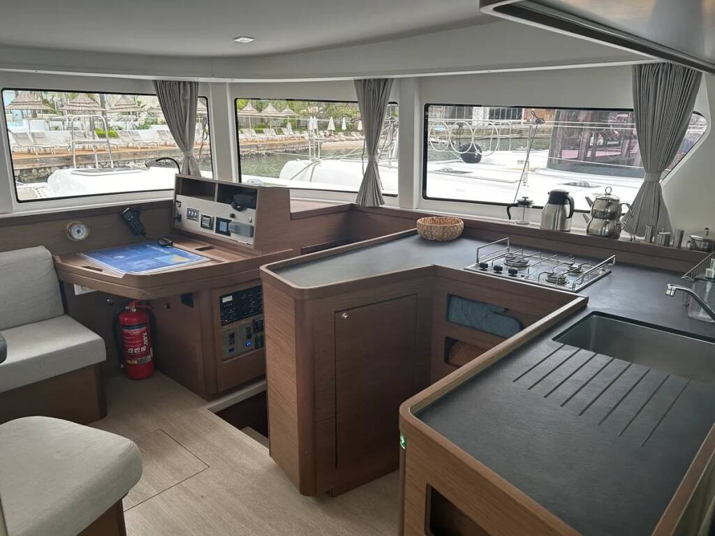 Lagoon 42 Meraki