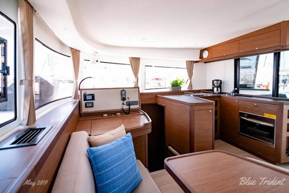 Lagoon 42 Blue Trident