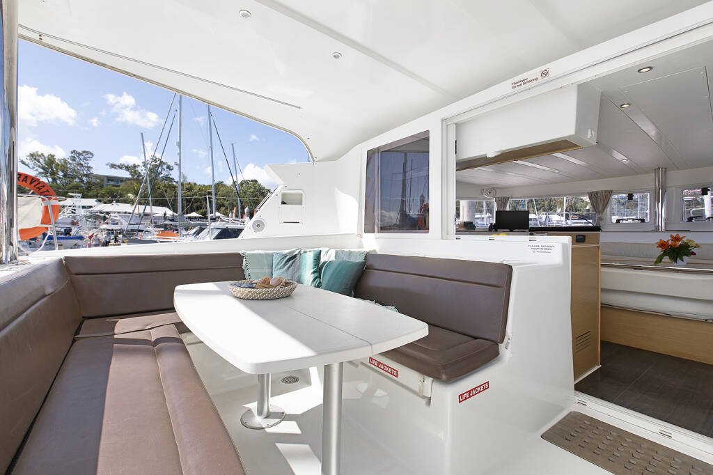 Lagoon 421 TRAVIATA 1 