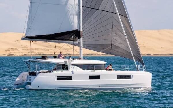 Lagoon 46 FLX