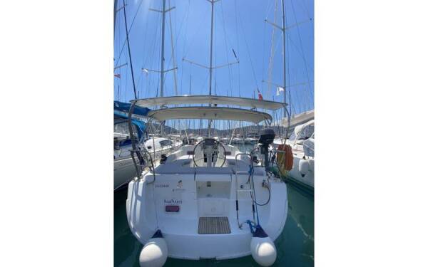 Oceanis 34 Aquamarine